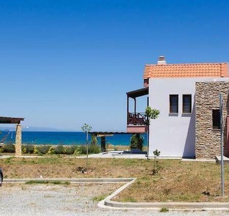 Вилла Seafront House With Garden Иериссос Экстерьер фото