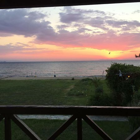 Вилла Seafront House With Garden Иериссос Экстерьер фото