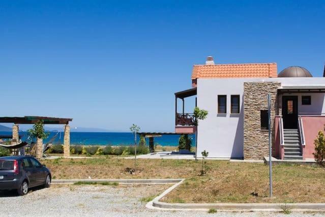 Вилла Seafront House With Garden Иериссос Экстерьер фото